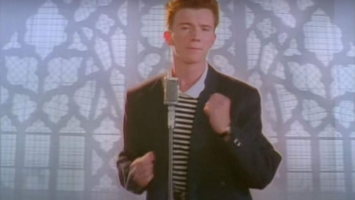 据外媒报道,互联网上最具人气的恶作剧-瑞克摇摆(rickrolling)使得