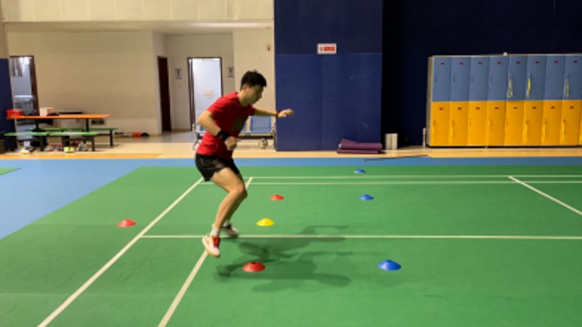 （图为乒乓球专项步法训练 马龙）图片由北京体育大学提供