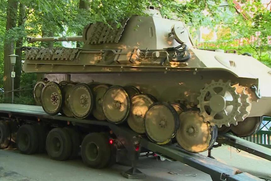 84岁的德国男子私藏的“黑豹”坦克