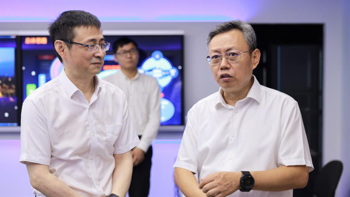 国务院国资委副主任袁野调研华录集团