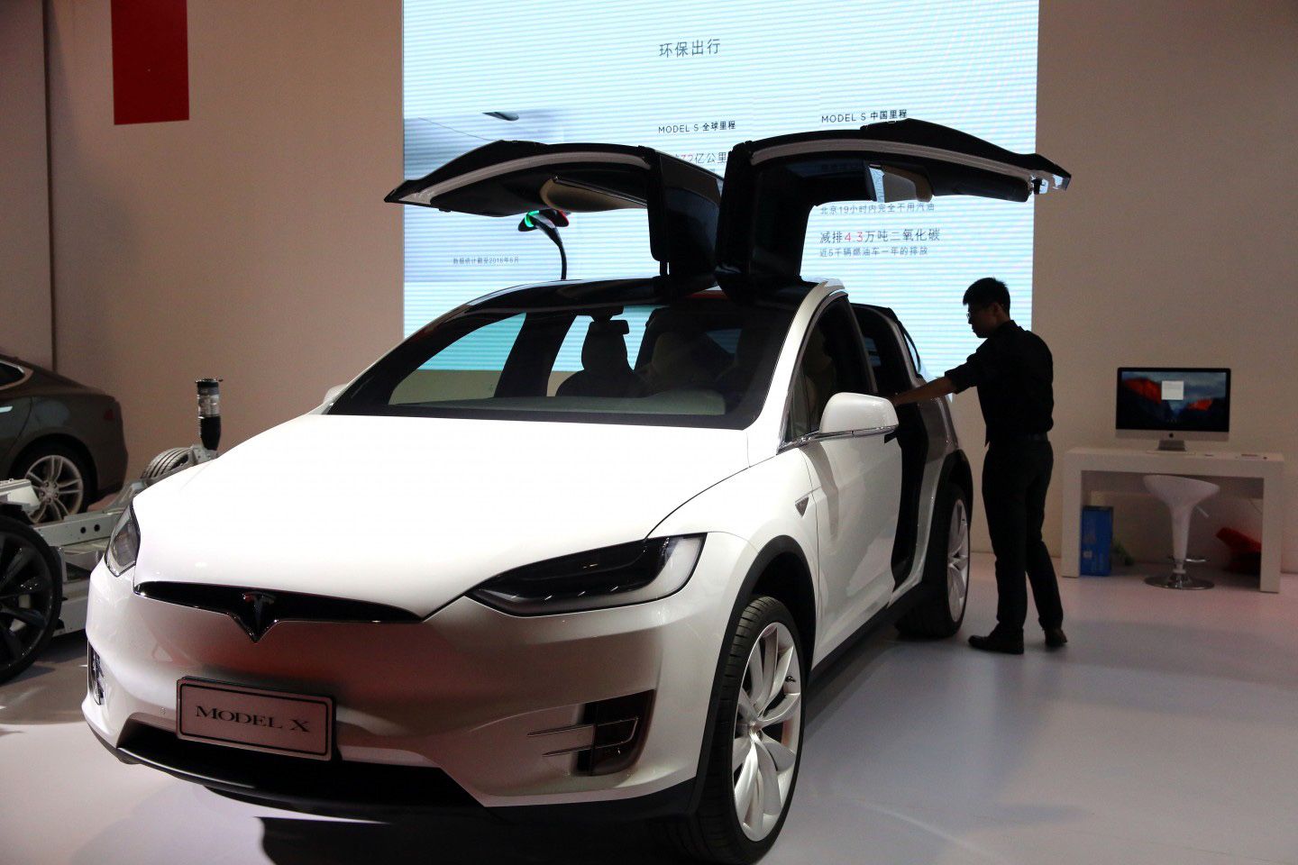 新款特斯拉modelx,特斯拉新款modelx 特斯拉modelx展车.摄影新京报记者李飞