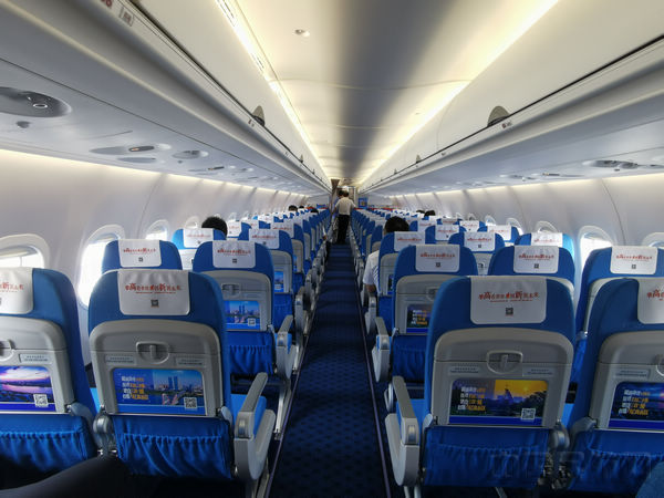 arj21飞机座位,arj21飞机靠窗位置 江西航空首次飞抵大兴机场 同日迎第五架arj21飞机入列