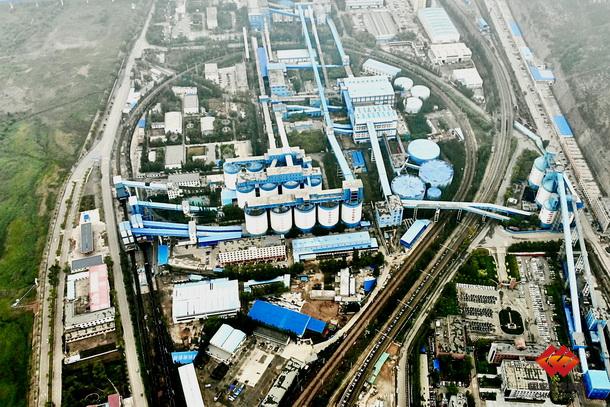 图为神朔线大柳塔站环线鸟瞰图