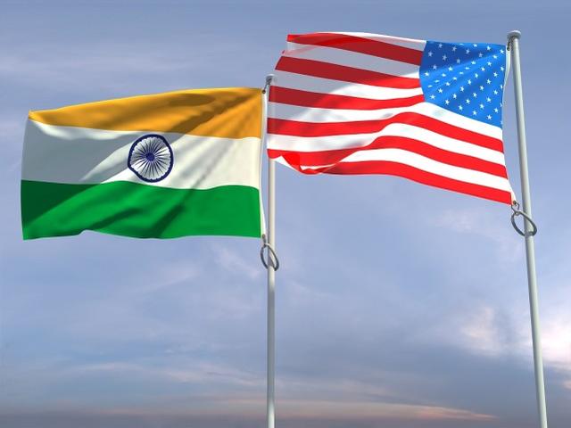 美国国旗和印度国旗 图源:视觉中国