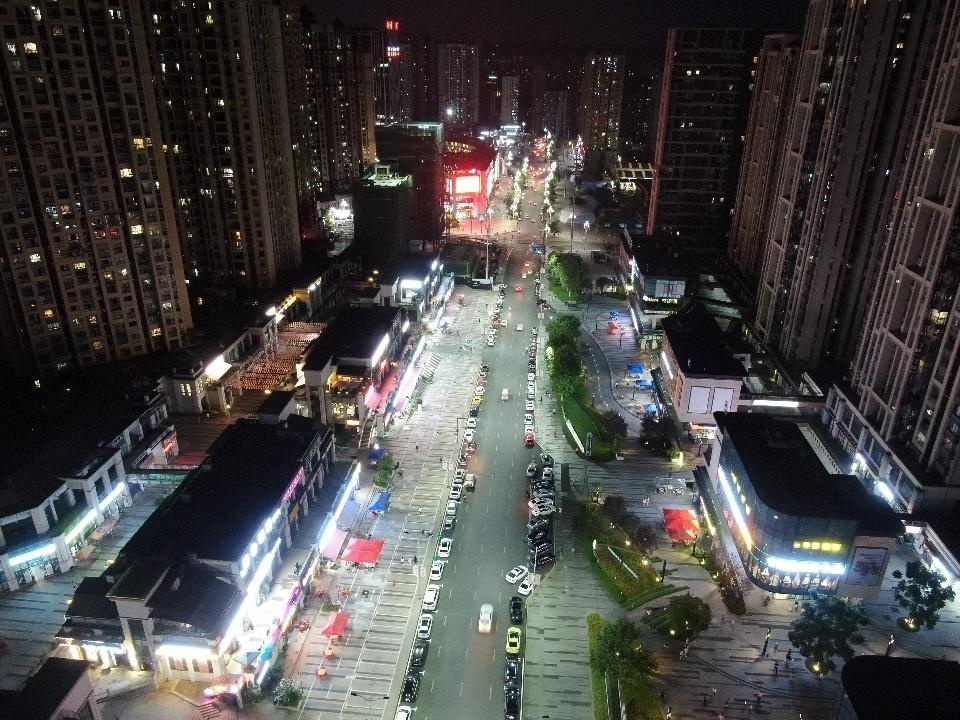 重庆九龙坡打造特色美食街助力夜经济发展