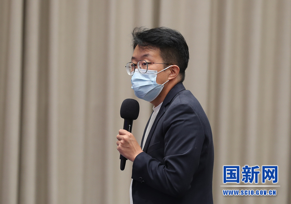 凤凰卫视记者提问(栾海军 摄)