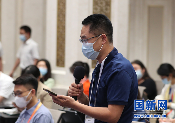 人民日报记者提问(栾海军 摄)