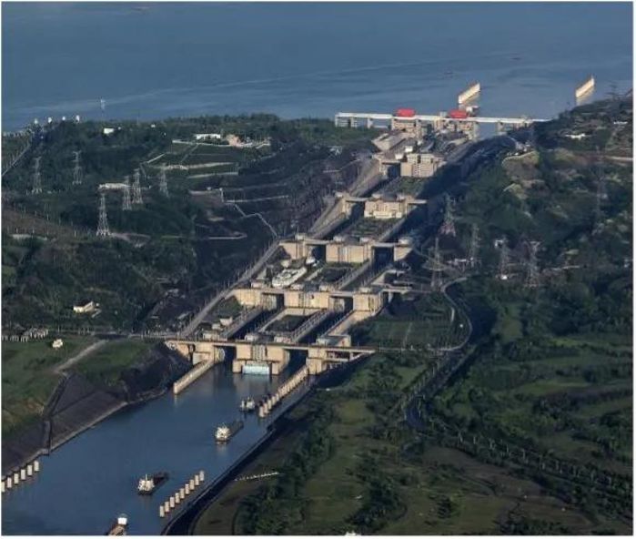 三峡船闸2021年过闸船舶实载货运量达101亿吨