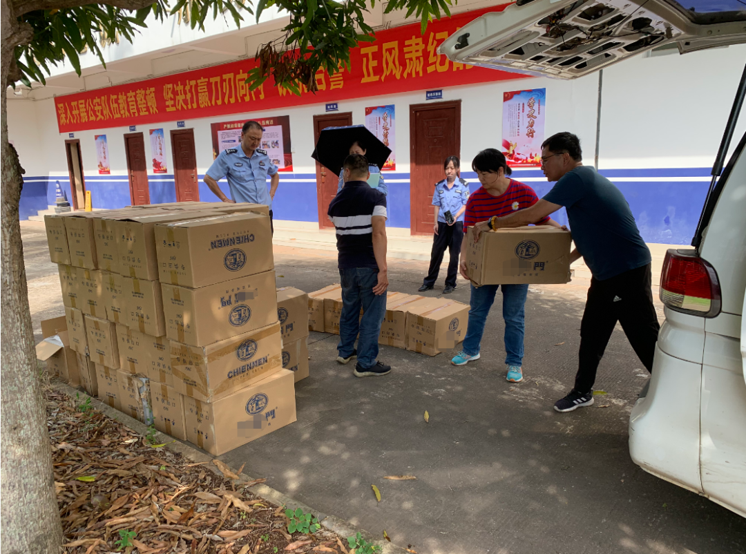 专供出口2648条香烟丢在路上司机不见了