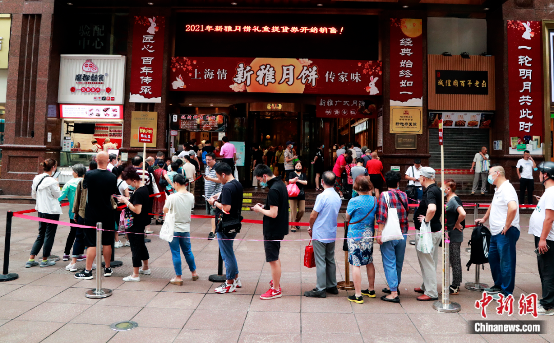 食为天让上海人台风天都要排队买的鲜肉月饼到底有什么魔力