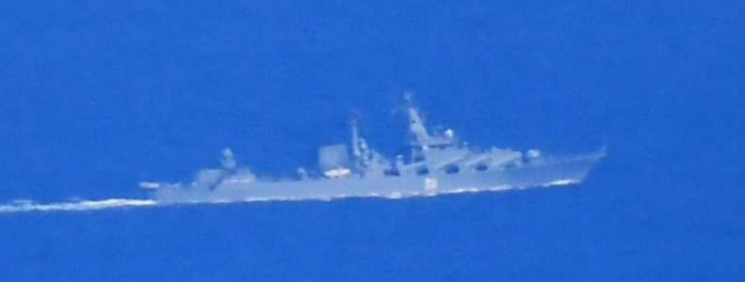 日本自卫队拍摄到的俄罗斯巡洋舰画面