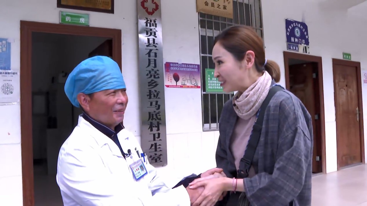 陳貝兒親和力十足
