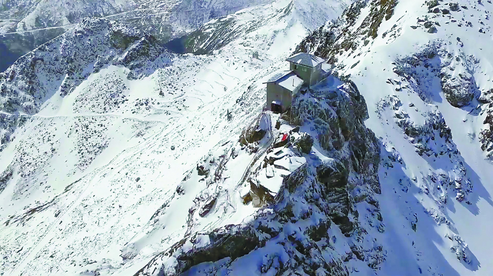 在"雪山孤岛"詹娘舍看中国