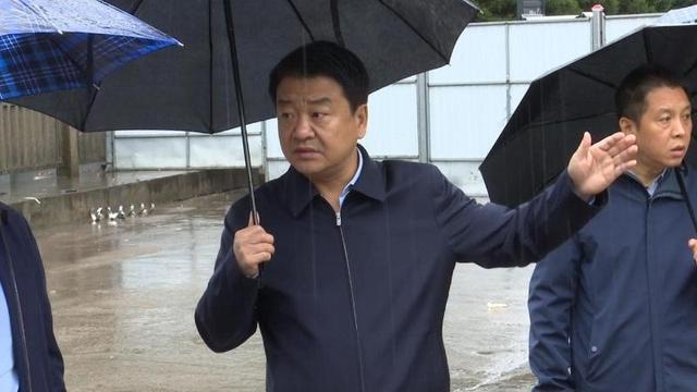 县委书记杨鹏程带队检查全县水毁修复工作