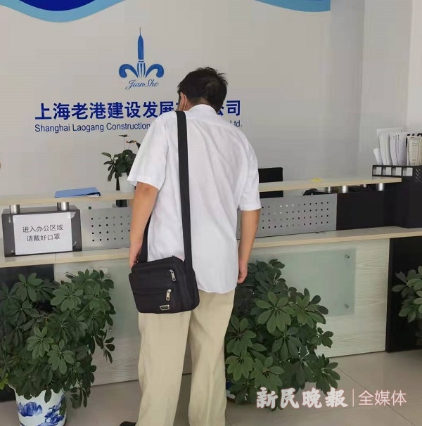 图说:蒋先生说辗转多方近20次仍未得到满意结果 新民晚报记者 罗水元 摄