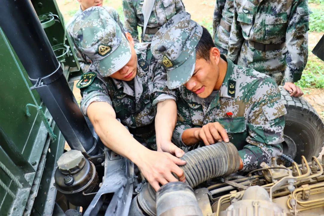 此次换季保养全面提高了武器装备完好率和配套率给武器装备做了个"