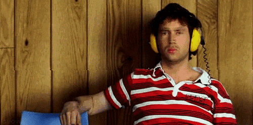 我有午休的习惯,睡觉很轻,听觉很灵,虽不到风吹草动就惊醒的地步,但对