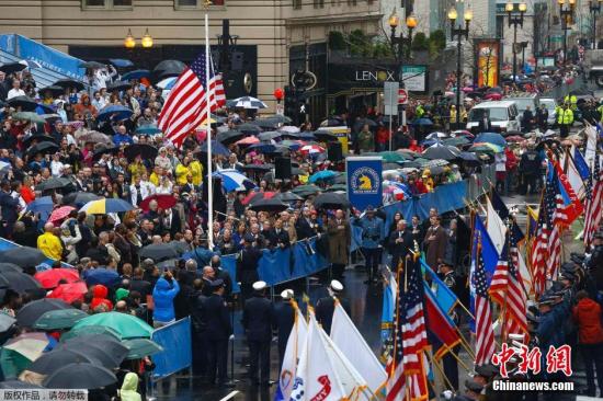 资料图：美国在波士顿举行官方悼念纪念波士顿马拉松爆炸案一周年。活动持续三小时，时任美国副总统拜登到现场参加。