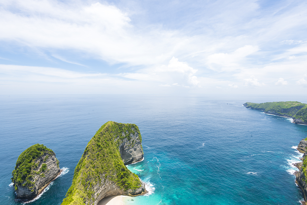 尴尬印尼允许多国旅客前往巴厘岛旅游开放首日没游客