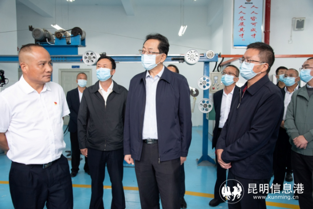 民盟昆明市委主委刘,中共宜良县委书记刘中政,宜良县政协主席段富等