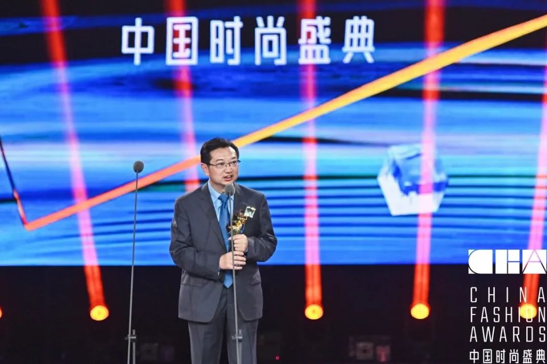 东华大学获选“2021中国时尚盛典”时尚机构年度成就！