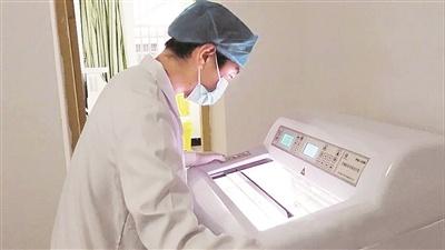 若冰冻报告是良性肿瘤,则可暂告手术结束;若报告显示是恶性肿瘤,就