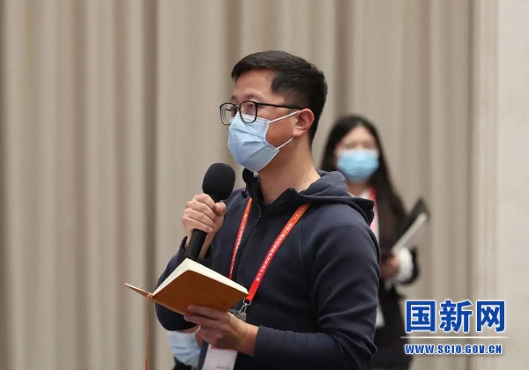 封面新闻记者提问。图片来源:国新办网站