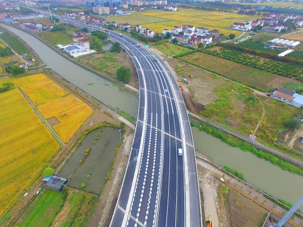 由上海城投公路投资(集团)有限公司负责建设的g320公路(g60公路-金山