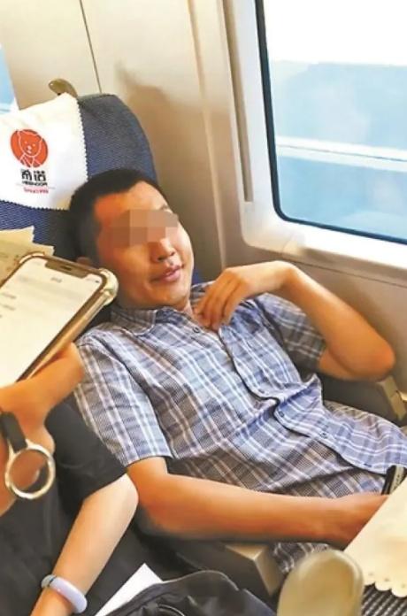 还当高铁霸座王违法