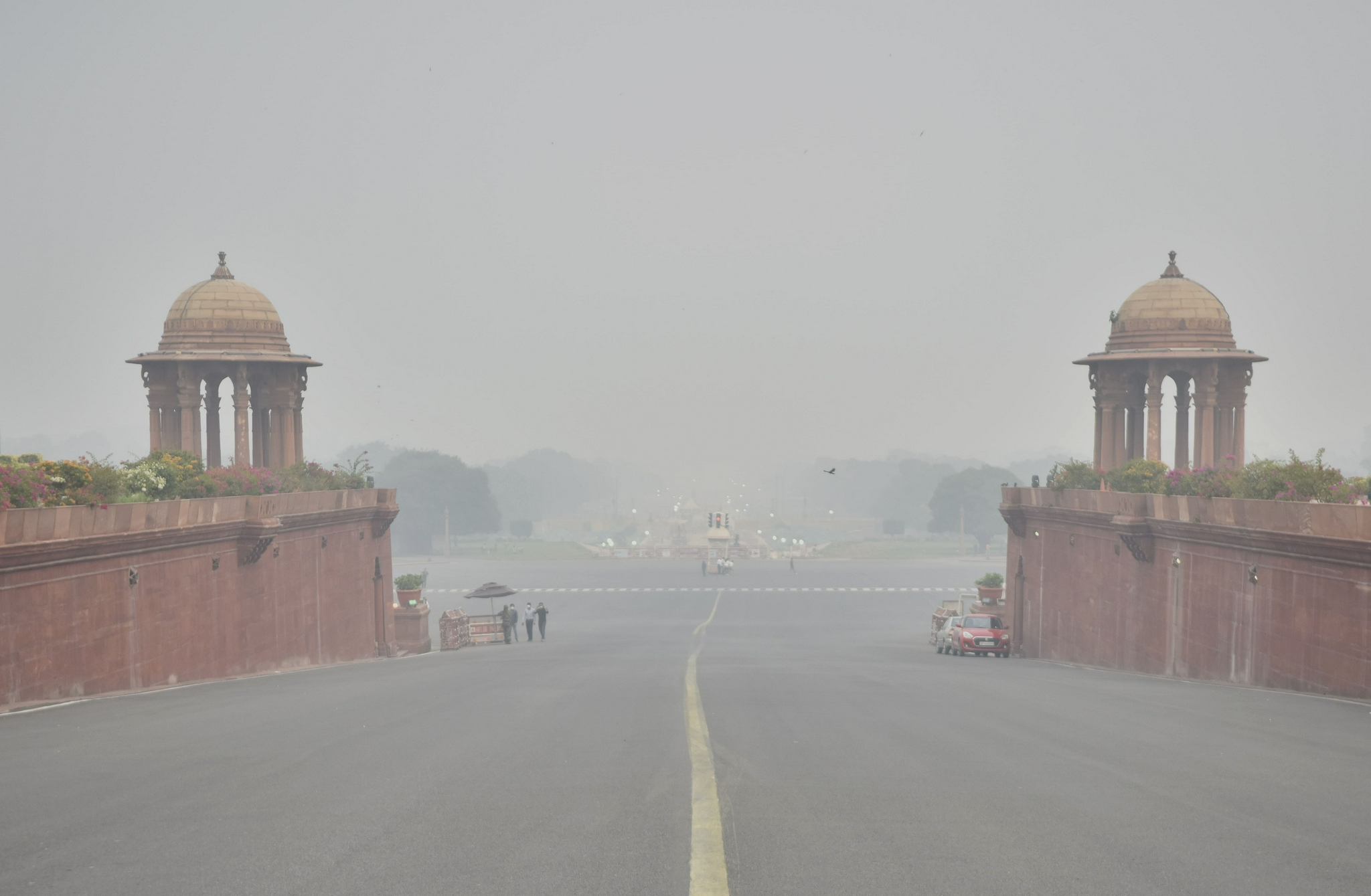 5日,笼罩在严重雾霾中的印度首都德里(ic photo)