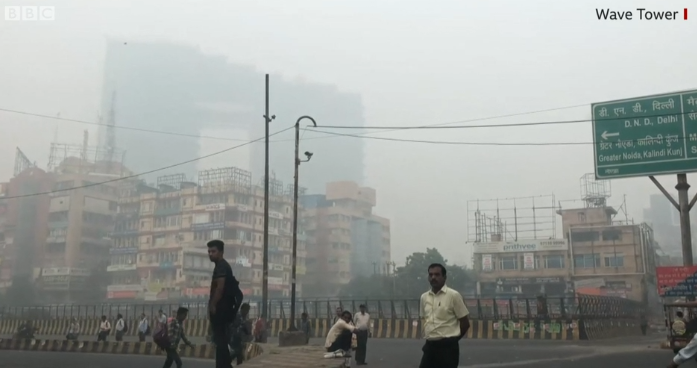5日，笼罩在雾霾中的德里（上为BBC视频截图，下图来自IC Photo）
