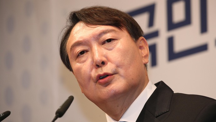 韩国最大在野党总统候选人出炉前检察总长尹锡悦当选
