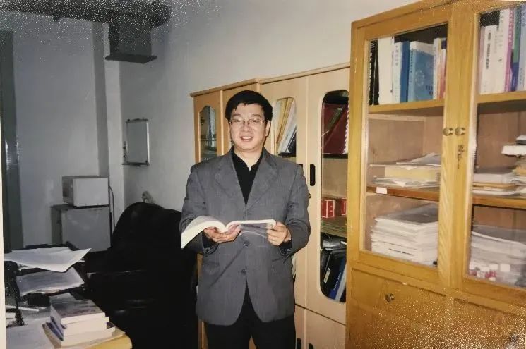 这位复旦教授刷屏朋友圈！ 手提帆布袋领回个一等奖…(图10)