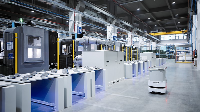 图一:智能制造工厂自动化生产线.