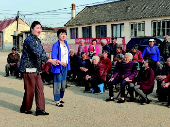 开展庆祝建党100周年系列书画展览活动,共展出书画作品1000余幅,观展