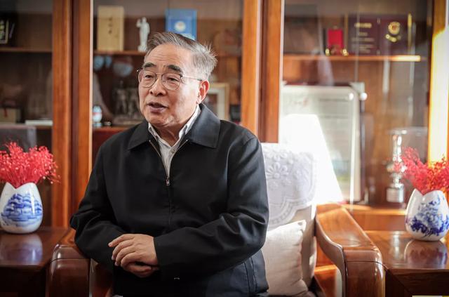 记者在天津中医药大学专访张伯礼