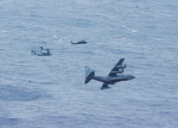 日本航空自卫队与“鱼鹰”倾转旋翼运输机（左）与“MC-130J”多用途特种作战运输机（右）展开演习（图片来源：航空自卫队）