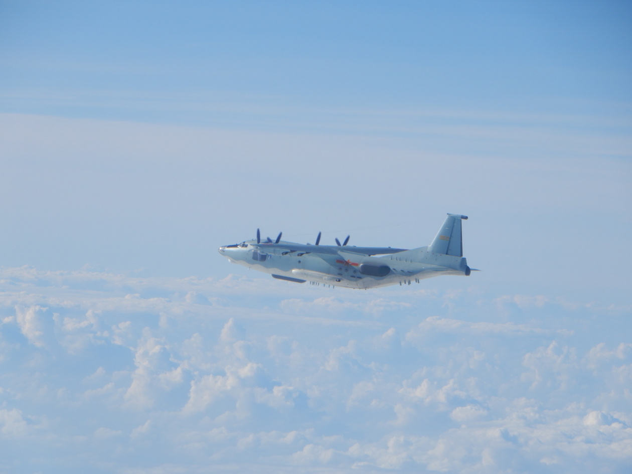 台防务部门11月11日发布的解放军运-8电子侦察机同型机照片