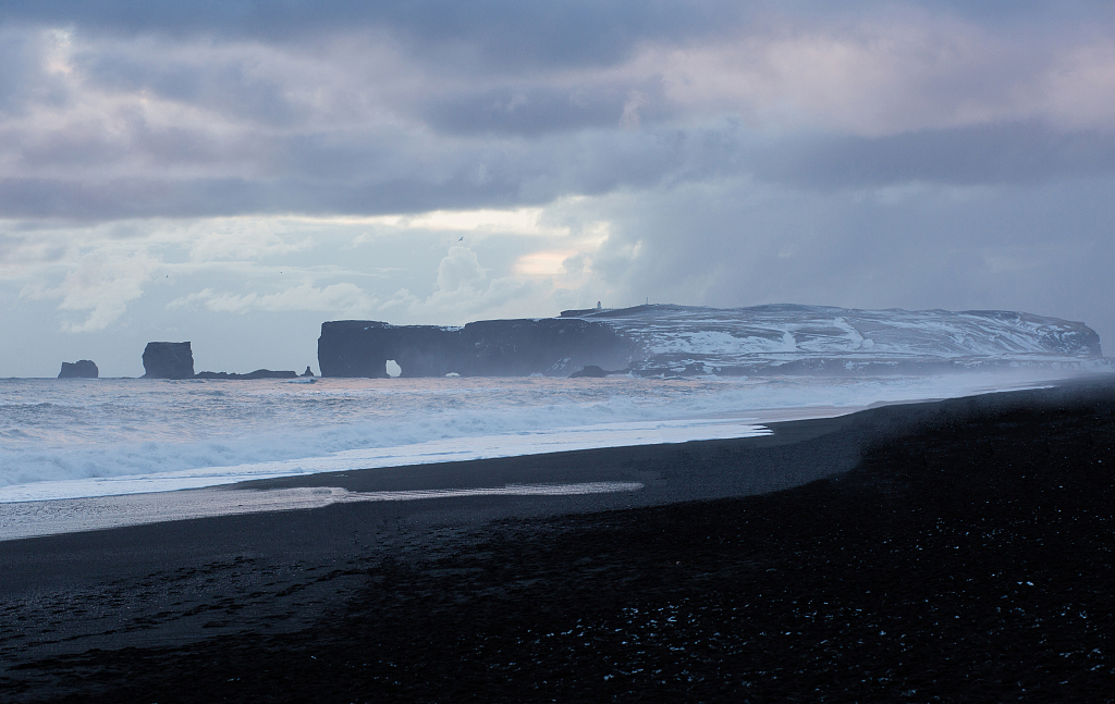 冰岛黑沙滩（图源：视觉中国）