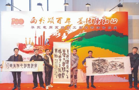 建党100周年毛笔楷书,庆祝建党毛笔楷书作品 这里是展览互动交流区,摆放着毛笔,墨汁,颜料,调色盘等.