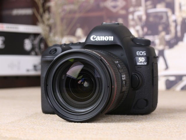 尼康coolpix4500,尼康coolpixp7000 在保持4500万高像素画质输出的同时,相机搭载了尼康最新一代的153点