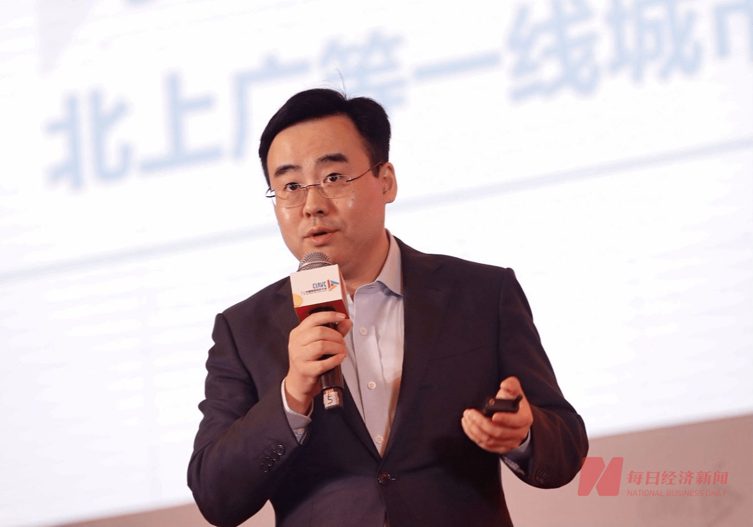 王赫董事长个人资料_鸿星尔克董事长(3)