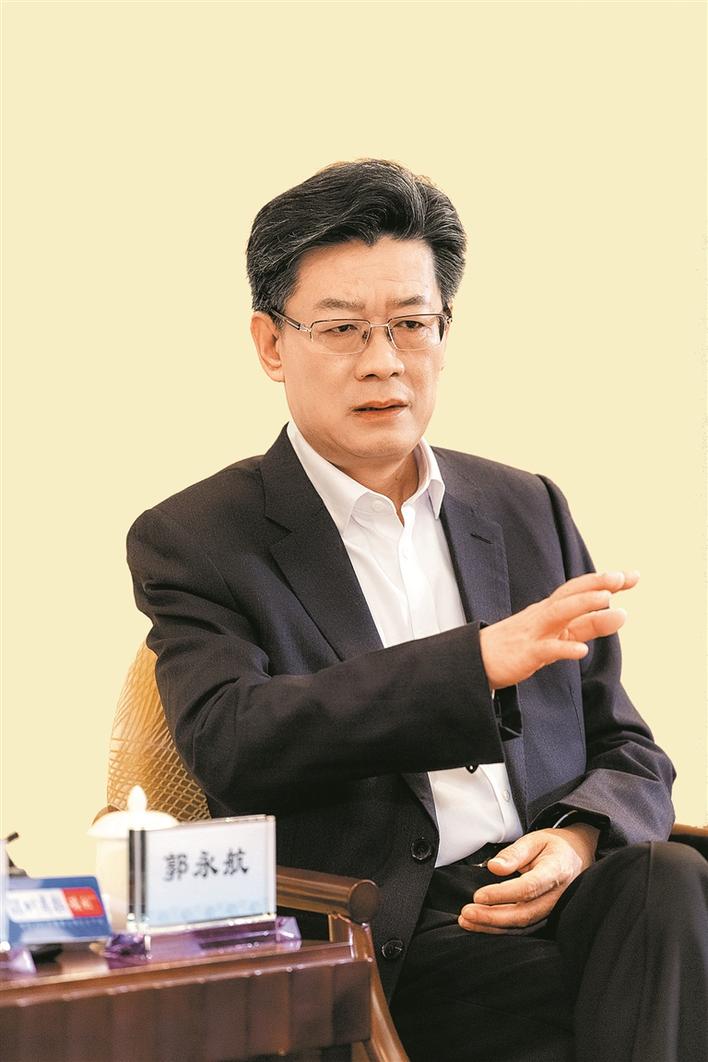 珠海市委书记、市人大常委会主任郭永航接受深圳报业集团记者专访。 深圳报业集团记者 李博 摄
