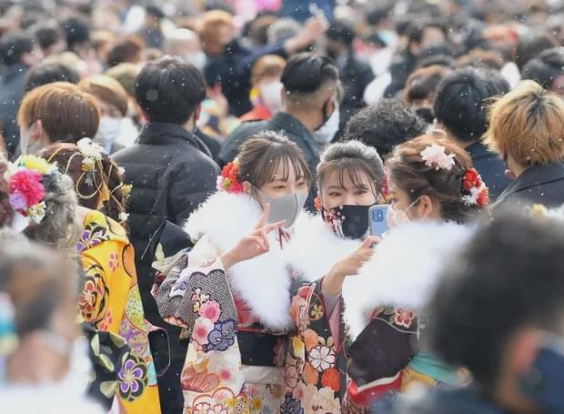 △今年，在东京浅草寺仍有人前来拍照