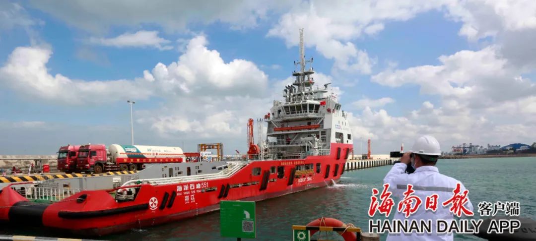 中国海油气电集团建设运营的我国首座沿海LNG船舶加注站正式投运,填补了国内沿海LNG船舶加注站的空白。海南日报记者 陈元才 摄