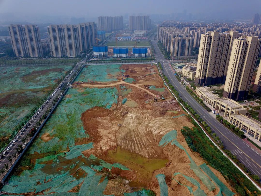 5月22日,江苏南京一处待开发的地块。图/视觉中国