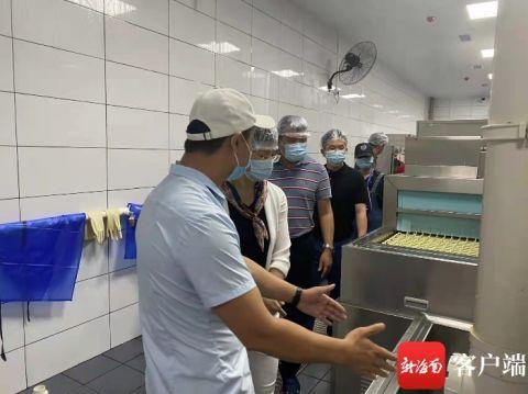 执法人员进行现场调查。图片由海南省市场监督管理局提供