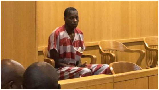 黑人男子肯纳德在2019年8月28日的听证会上 图自美媒