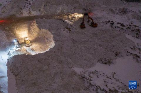 这是11月24日拍摄的鹤岗市一卸雪厂(无人机照片)。 新华社记者 谢剑飞 摄