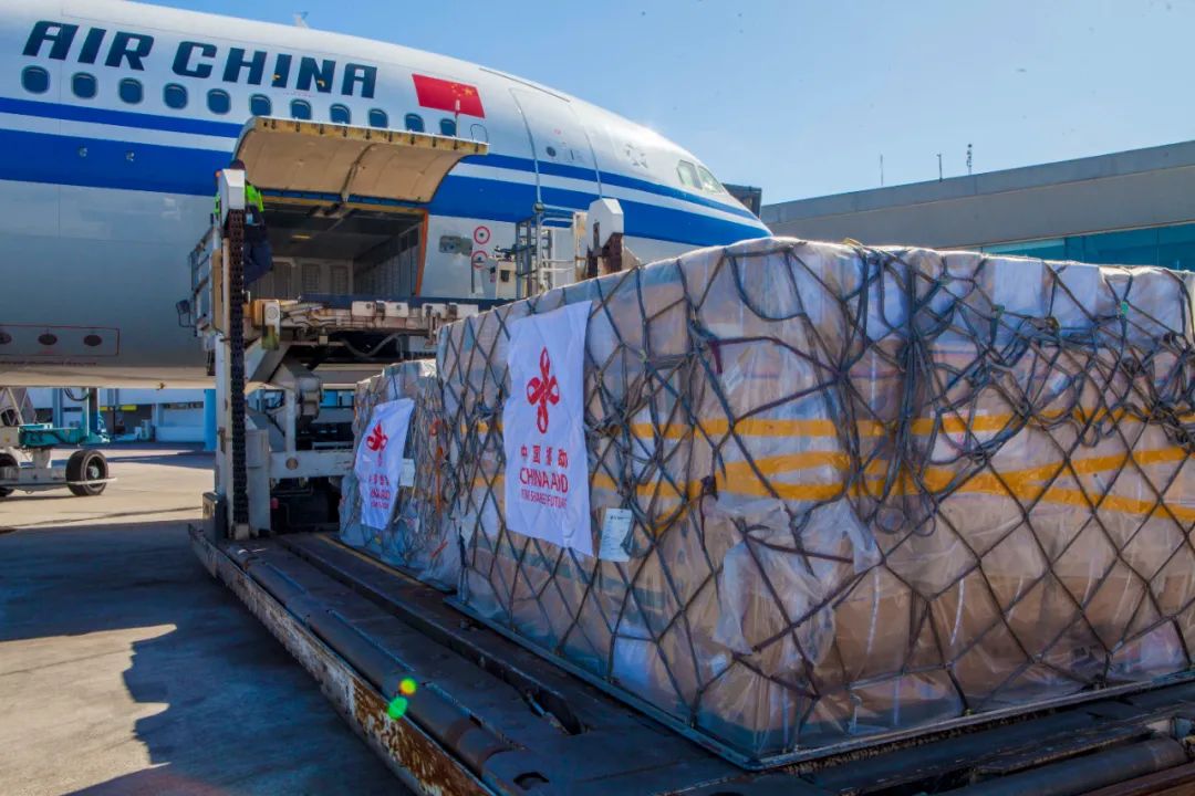 2020年5月13日，第二批中国政府援科抗疫物资运抵科特迪瓦经济首都阿比让。